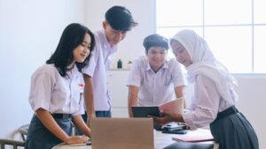 Jangan Gagal di Gerbang Pertama: Strategi Cerdas Lolos Ujian Masuk SMK dengan Menguasai Soal Ujian Perguruan