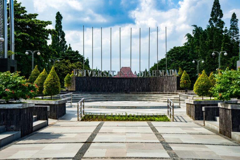 Rahasia Sukses Lolos Ujian Masuk UGM: Saatnya Anda Ambil Langkah Nyata Menuju Kampus Impian